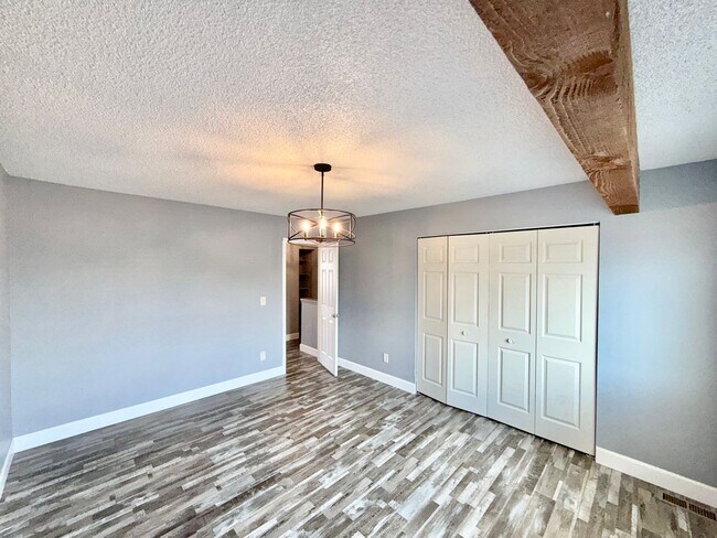 Building Photo - 7618 Lexington Manor Dr