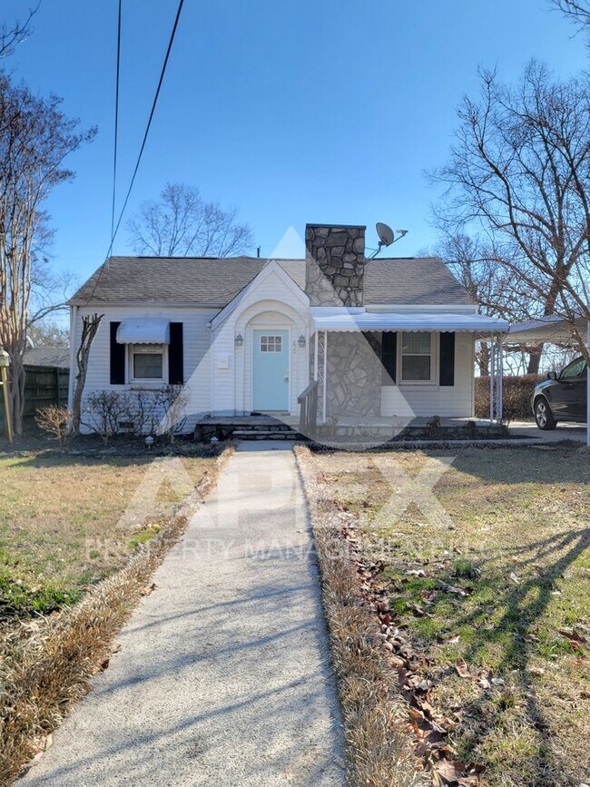 Building Photo - Craftsman Style 2 Bd 1.5- Ba Single Family Home with carport in North Knox!