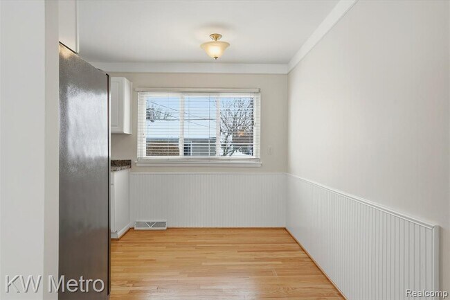 Building Photo - 1204 Montrose Ave