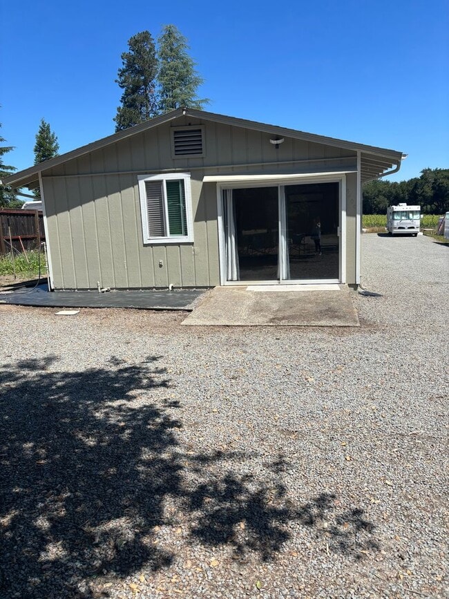 Building Photo - Large Renovated Studio on Large Lot