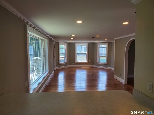 Building Photo - 31 Bellevue St