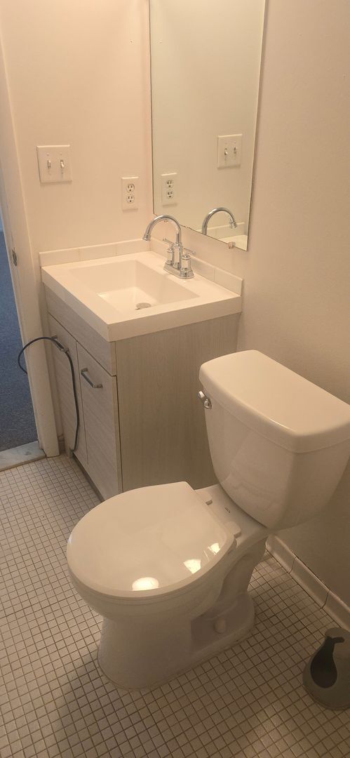 Building Photo - 2 bed 2 bath condominium