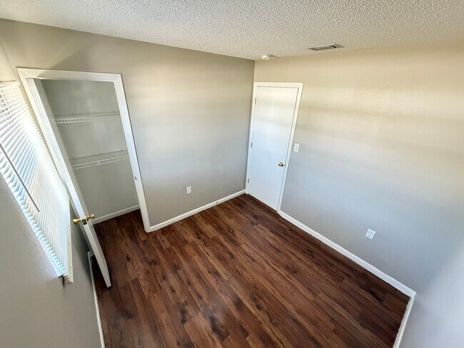 Building Photo - Charming 3 Bd/1 Ba Home with Spacious Backyard & Prime Location!