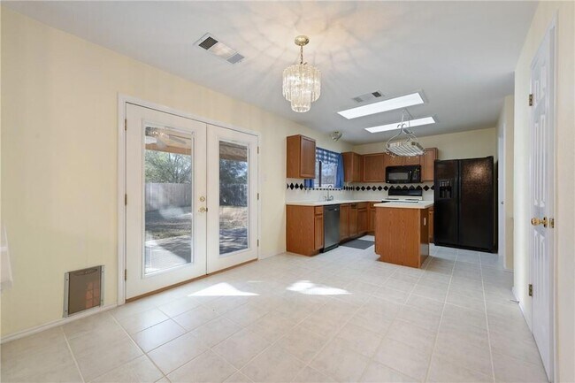 Building Photo - 102 Presidio Dr