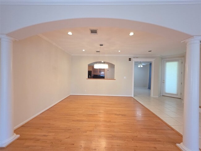 Building Photo - 9260 Deepwater Dr