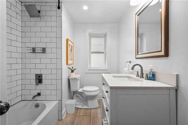 Building Photo - 1207 Linden Pl