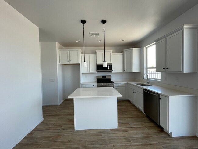 Building Photo - 2809 N Fair Oaks Ave
