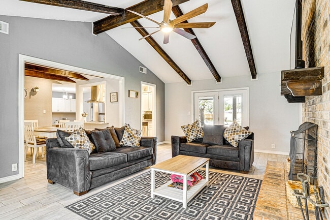 Building Photo - 4624 Trailwood Dr