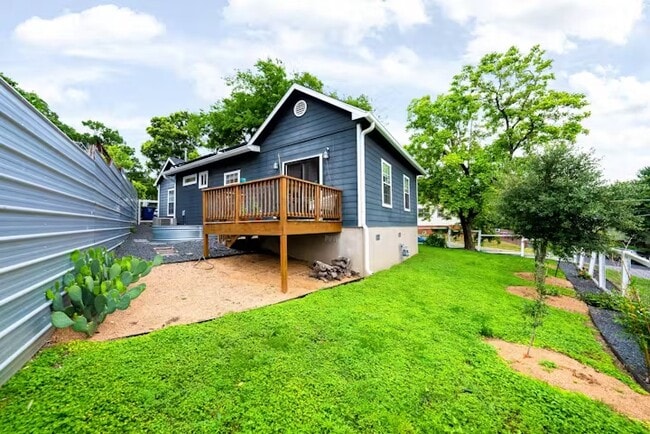 Building Photo - 800 Prospect Ave