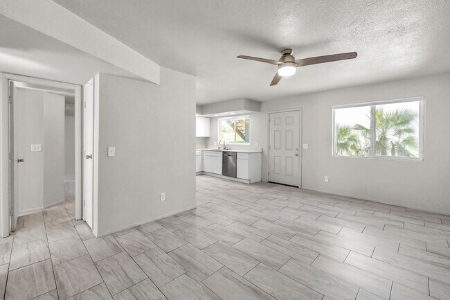 Building Photo - 45 N Phyllis