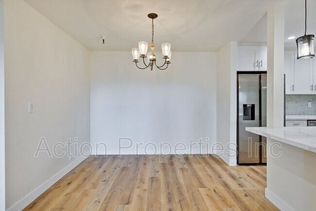 Building Photo - 2211 Latham St