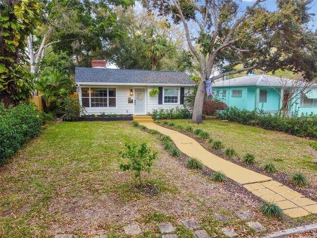 Building Photo - 145 24th Ave SE