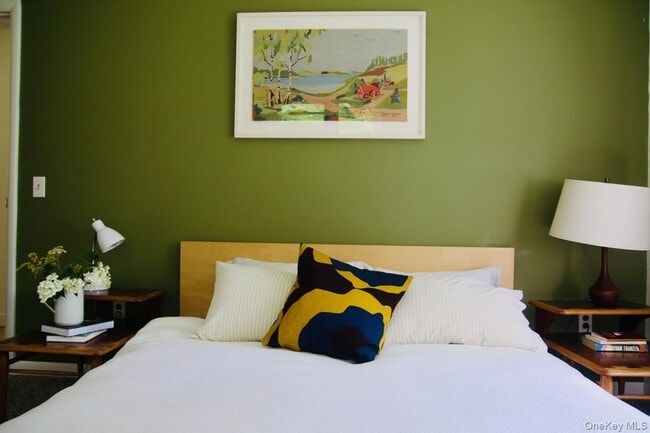 Building Photo - 136 School St