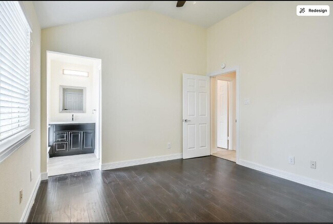 Building Photo - 6325 Southwood Ct N