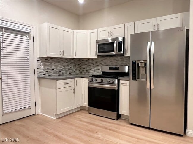 Building Photo - 10524 Isola Bella St