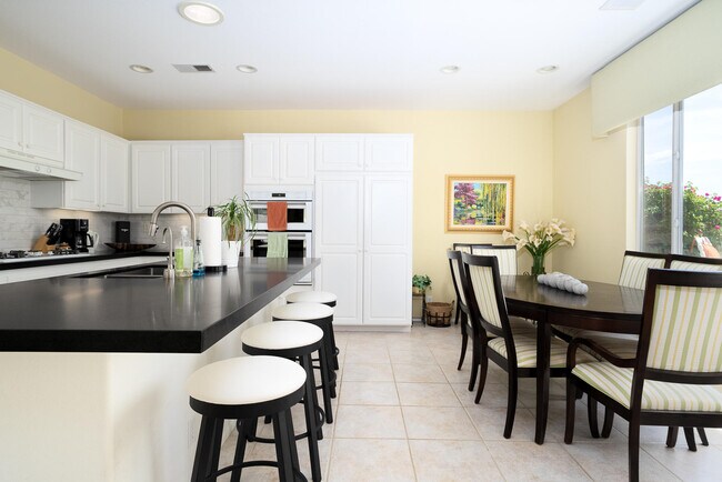 Building Photo - 29543 W Laguna Dr