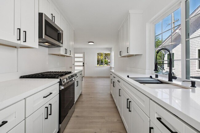 Building Photo - Gorgeously Renovated Historic 3-Bedroom Retreat in Downtown North (Palo Alto)
