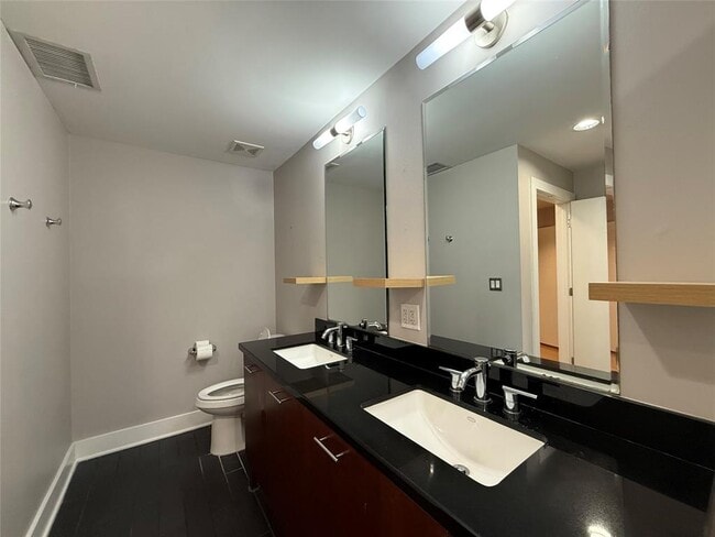 Building Photo - 603 Davis St