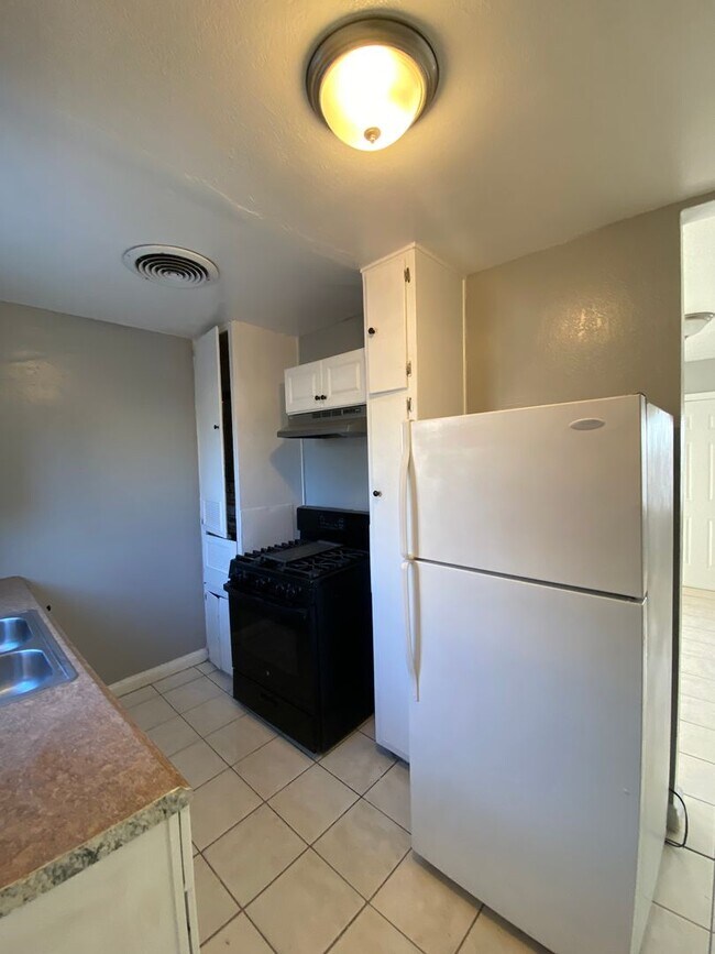 Building Photo - Hard to Find 1 BD 1 BA House with a 2 car garage and it's own yard.