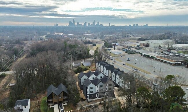 Building Photo - 206 Nelson Ave