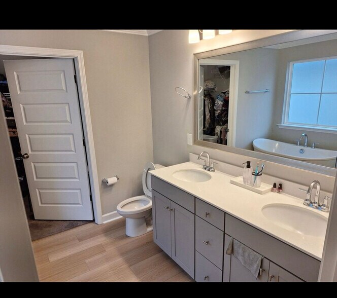 Building Photo - 317 Underhill Dr