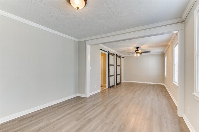 Building Photo - 3210 York Dr