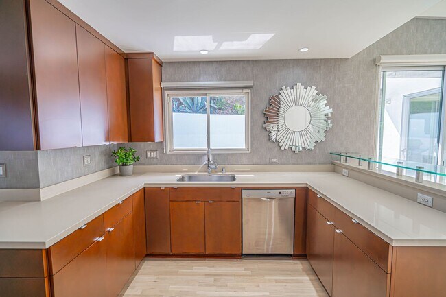 Building Photo - COMING SOON! 3 Bedroom Home for Rent in West Hollywood!