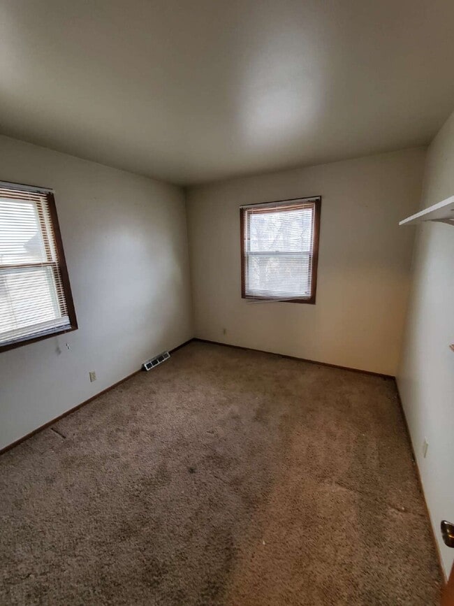 Building Photo - 1112 S 62nd St