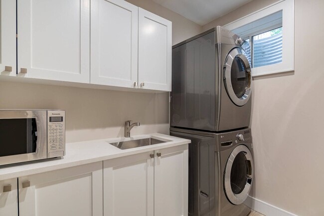 Building Photo - 48 Woodthrush Ln