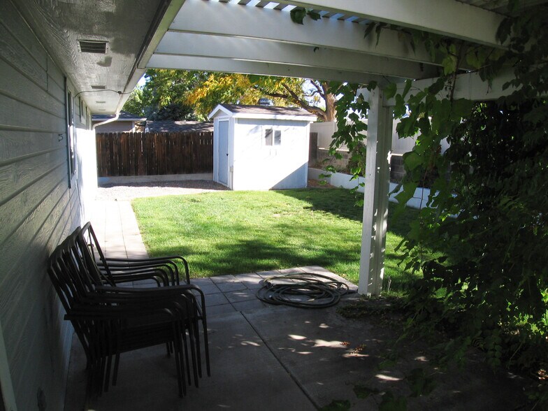 Building Photo - 778 Jade Ln