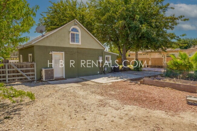 Building Photo - Charming house and Casita - 5-Bedroom Have...