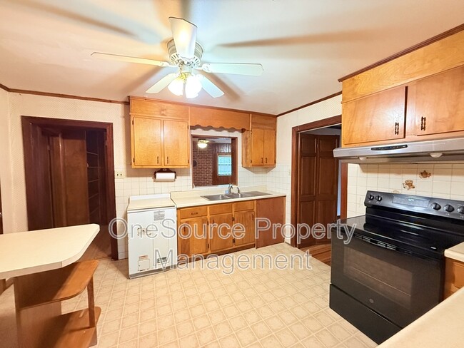 Building Photo - 656 S 11th St