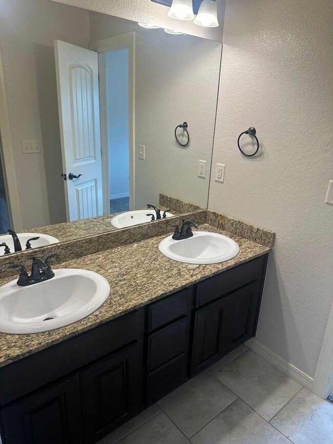 Building Photo - Available for Immediate Move-in!  3 Bedroom, 2 Bathroom, Two-Story Fayetteville Home