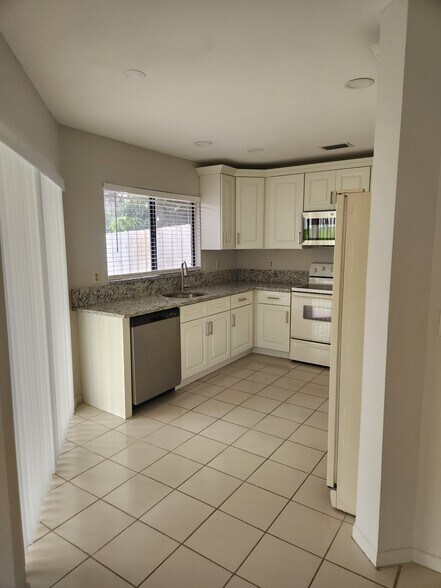 Building Photo - 9712 Saratoga Park Ct