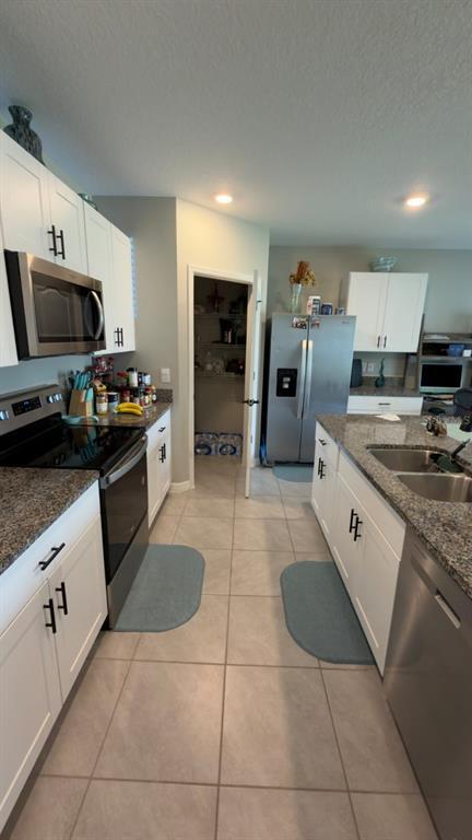 Building Photo - 1583 Barberry Dr