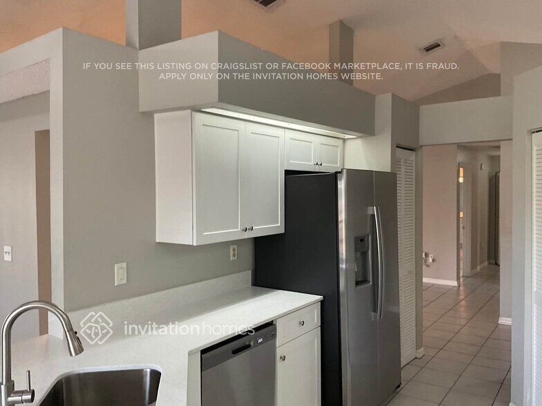 Building Photo - 521 Carlsbad Dr