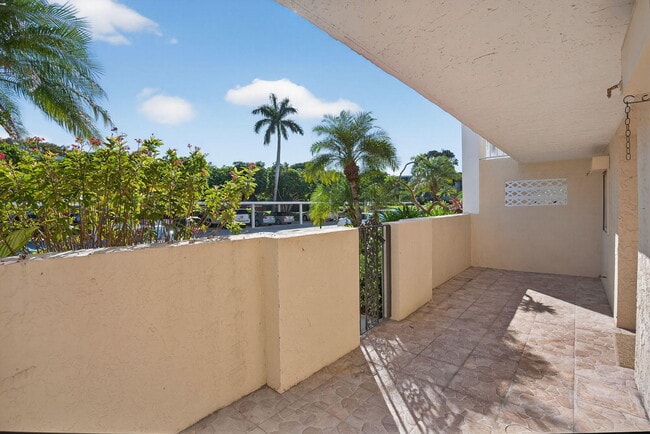 Building Photo - 300 N Hwy A1A