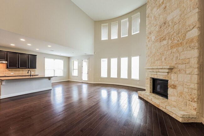 Building Photo - 5 Bedrooms and 3+ Living Spaces!