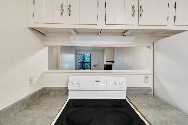 Building Photo - Cozy 2-Bedroom Condo Near CMU & St. Mary’s...