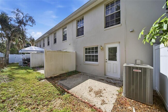 Building Photo - 13542 Embassy Park Ct