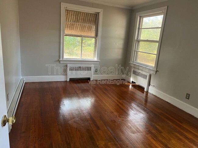 Building Photo - 420-422 N Mercer St