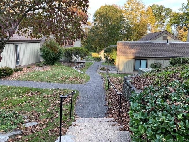 Building Photo - 311 Heritage Vlg