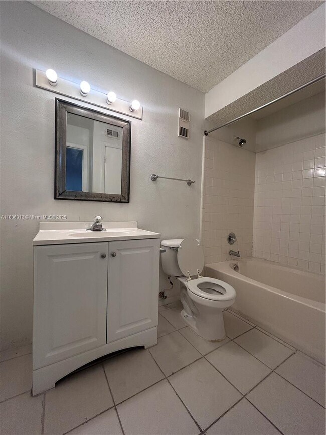 Building Photo - 10581 SW 155th Ct