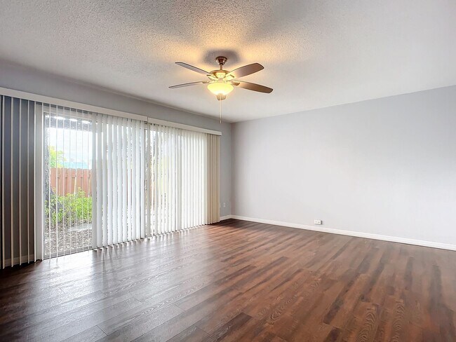 Building Photo - Coastal Charm Meets Modern Living: Your Dream Townhome in Port Orange Awaits!