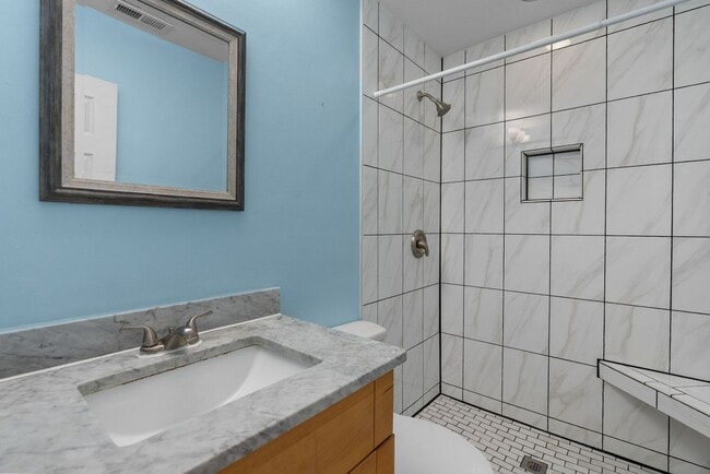 Building Photo - Just Listed in Virginia Beach – Move-In Ready!