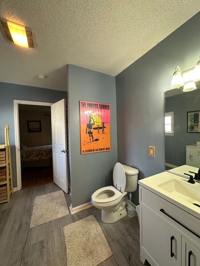 Building Photo - 2 Bed 2 Bath Fully Furnished Home