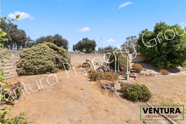 Building Photo - Clean 3-Bedroom, 2 Baths with large yard in Moorpark – Comfort & Convenience Await!