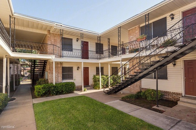 Building Photo - 3200 Saint Juliet St