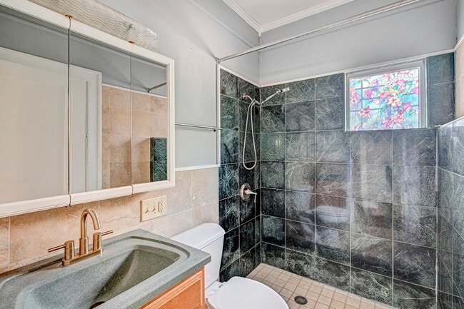 Building Photo - 512 W Pierce St