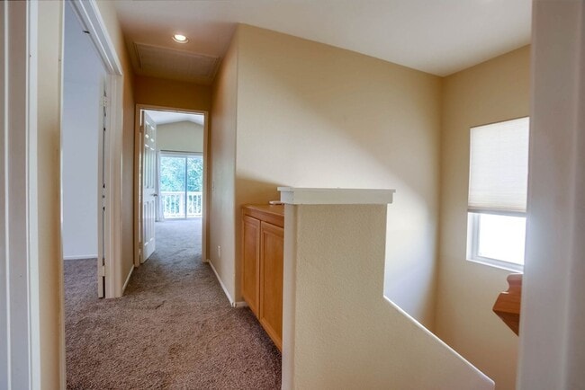 Building Photo - Available Now!! Spacious 4 Bedroom Plus a ...